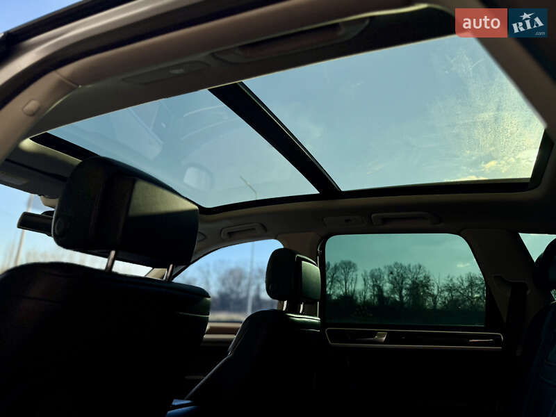 Внедорожник / Кроссовер Volkswagen Touareg 2013 в Киеве