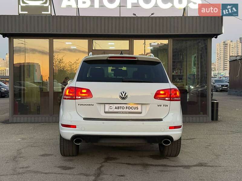 Внедорожник / Кроссовер Volkswagen Touareg 2012 в Киеве