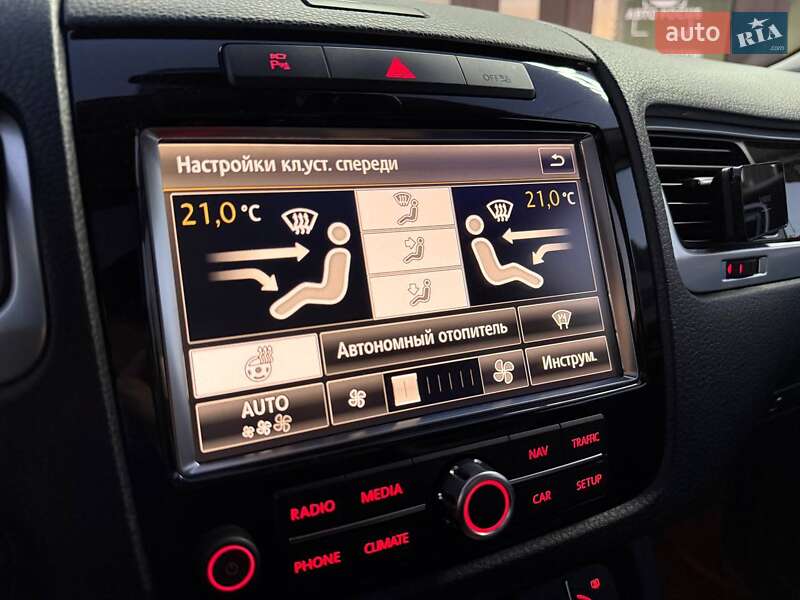 Внедорожник / Кроссовер Volkswagen Touareg 2012 в Киеве