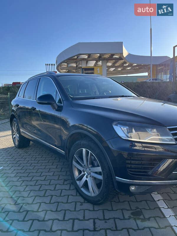 Внедорожник / Кроссовер Volkswagen Touareg 2015 в Луцке