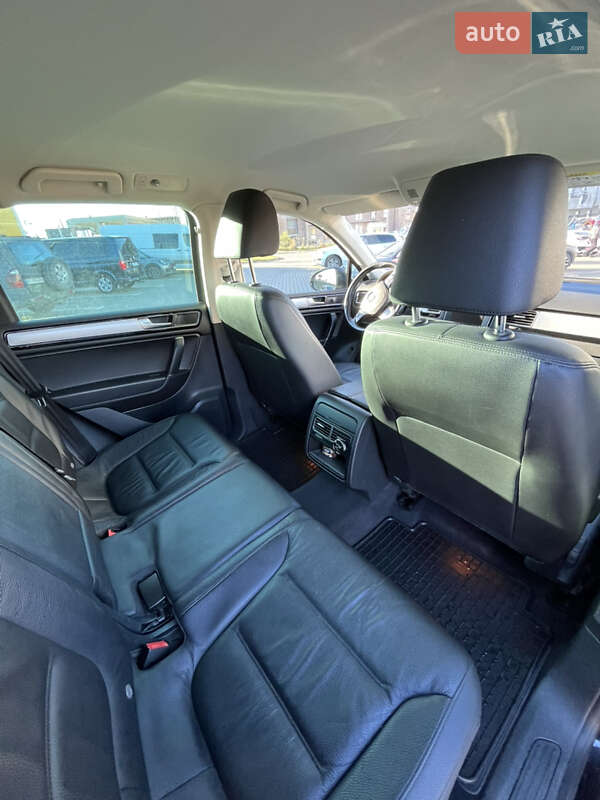 Внедорожник / Кроссовер Volkswagen Touareg 2015 в Луцке