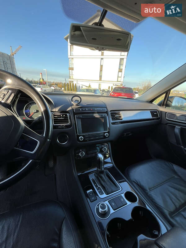 Внедорожник / Кроссовер Volkswagen Touareg 2015 в Луцке