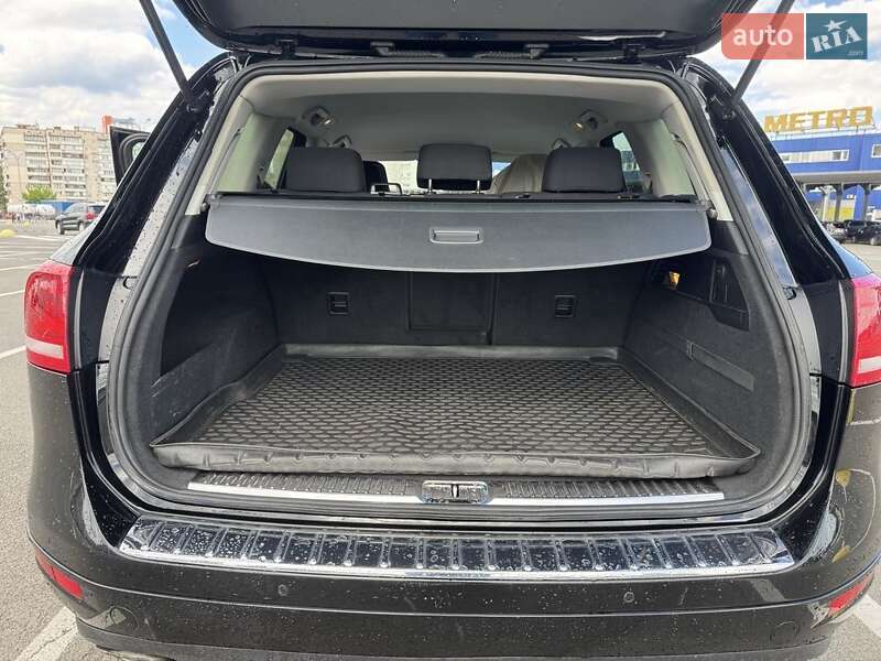 Внедорожник / Кроссовер Volkswagen Touareg 2014 в Киеве