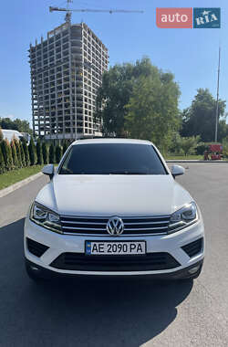 Внедорожник / Кроссовер Volkswagen Touareg 2016 в Днепре