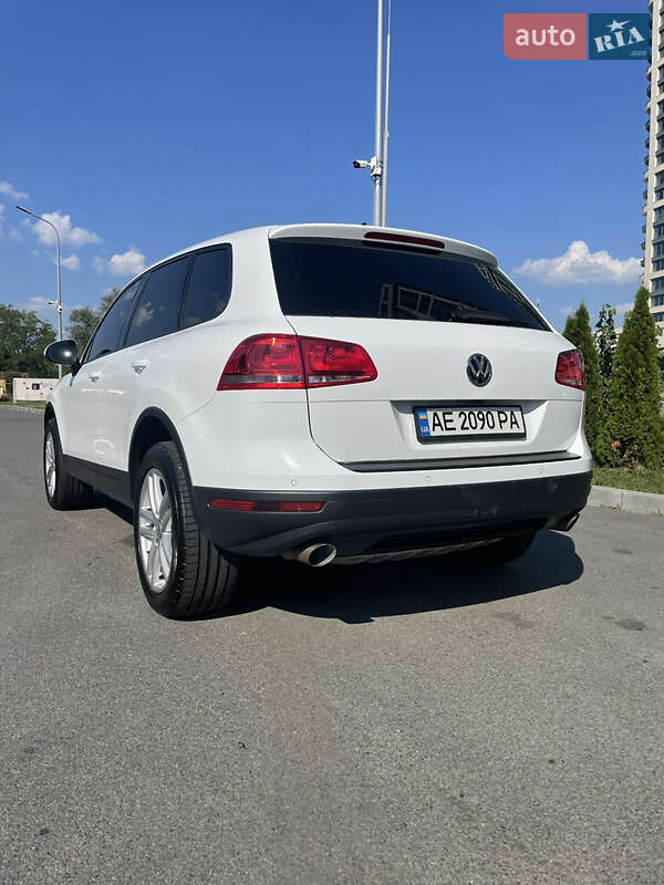 Внедорожник / Кроссовер Volkswagen Touareg 2016 в Днепре