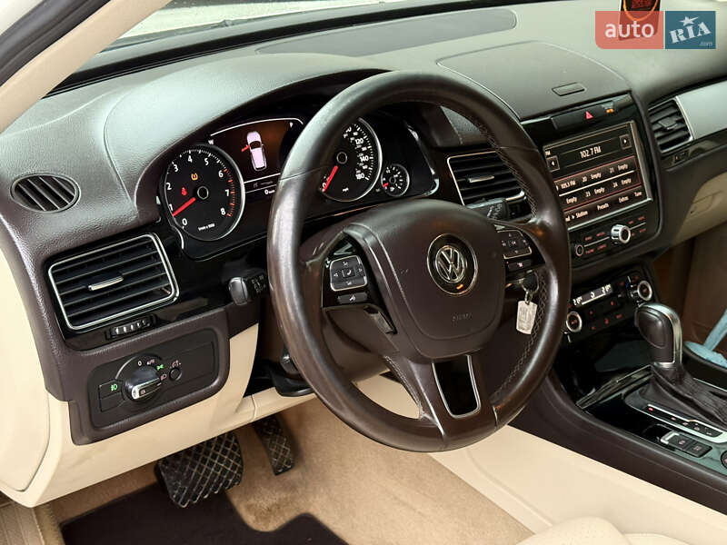 Внедорожник / Кроссовер Volkswagen Touareg 2011 в Одессе