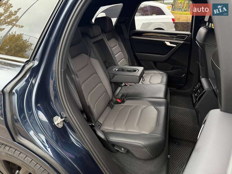 Внедорожник / Кроссовер Volkswagen Touareg 2023 в Киеве