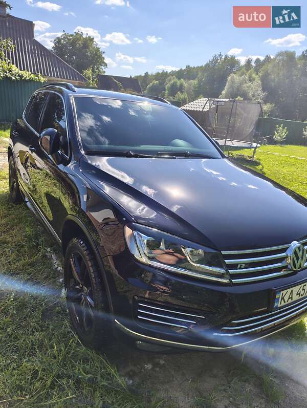 Внедорожник / Кроссовер Volkswagen Touareg 2015 в Ахтырке