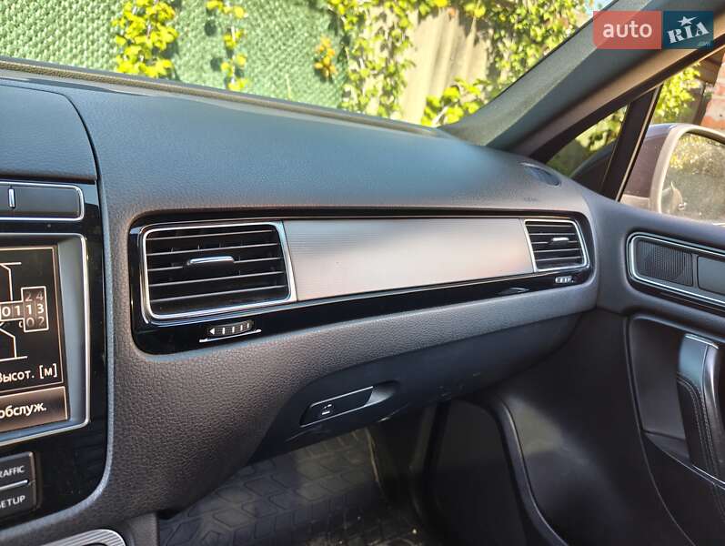 Внедорожник / Кроссовер Volkswagen Touareg 2015 в Ахтырке