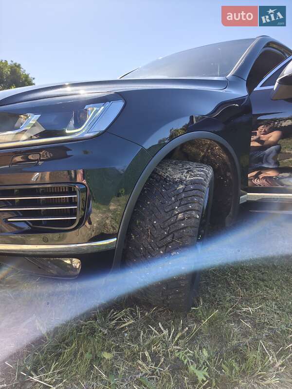 Внедорожник / Кроссовер Volkswagen Touareg 2015 в Ахтырке