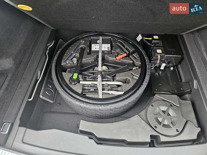 Внедорожник / Кроссовер Volkswagen Touareg 2023 в Киеве