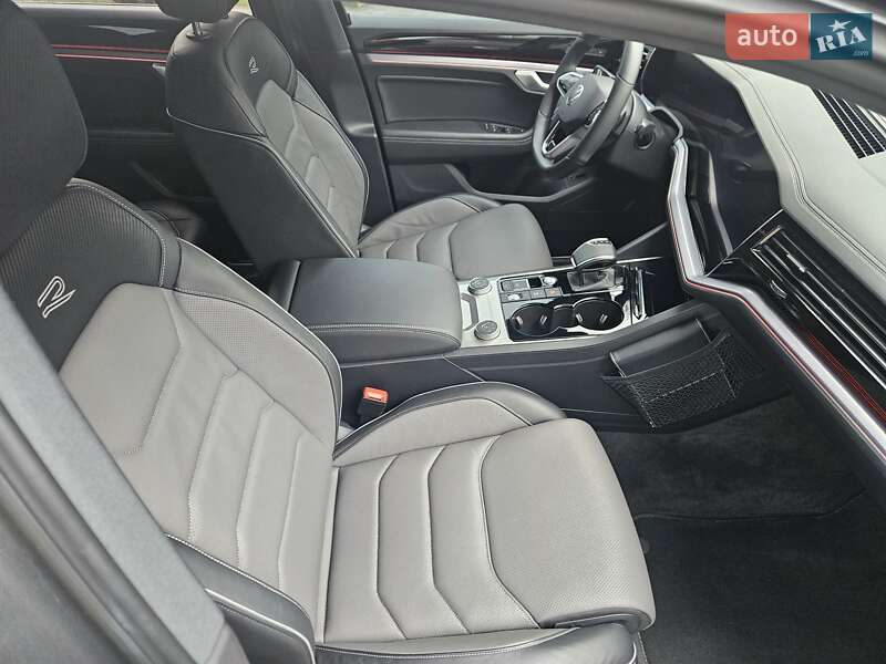 Внедорожник / Кроссовер Volkswagen Touareg 2023 в Киеве