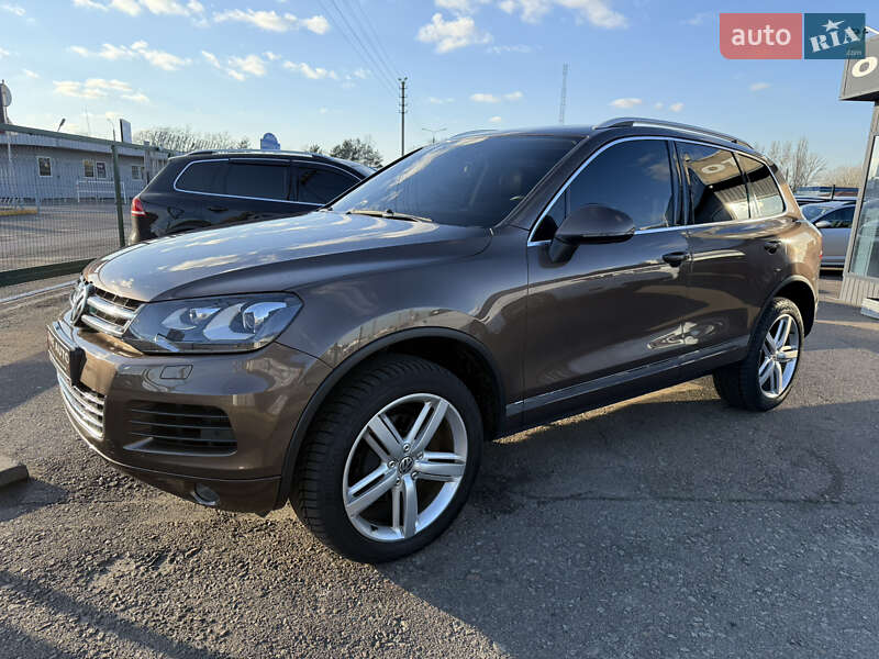 Внедорожник / Кроссовер Volkswagen Touareg 2011 в Киеве