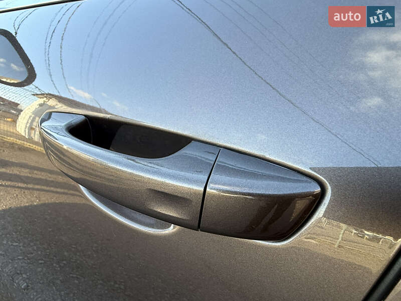 Внедорожник / Кроссовер Volkswagen Touareg 2011 в Киеве