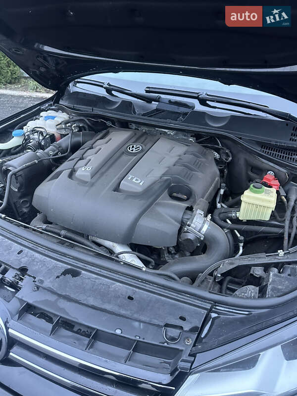 Внедорожник / Кроссовер Volkswagen Touareg 2013 в Чуднове