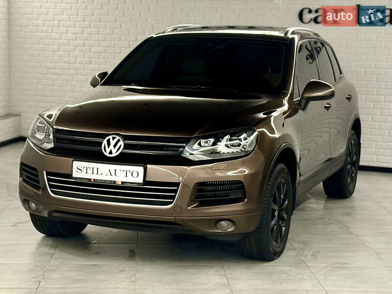 Внедорожник / Кроссовер Volkswagen Touareg 2014 в Одессе