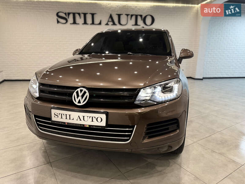 Внедорожник / Кроссовер Volkswagen Touareg 2014 в Одессе