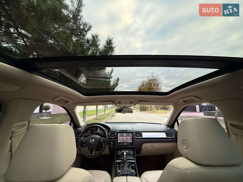 Внедорожник / Кроссовер Volkswagen Touareg 2014 в Одессе