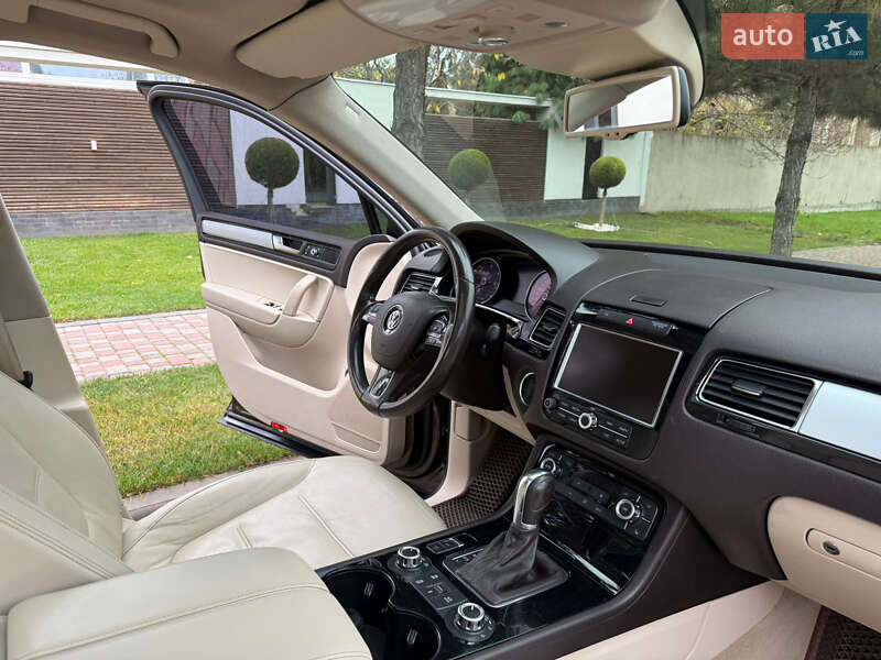 Внедорожник / Кроссовер Volkswagen Touareg 2014 в Одессе