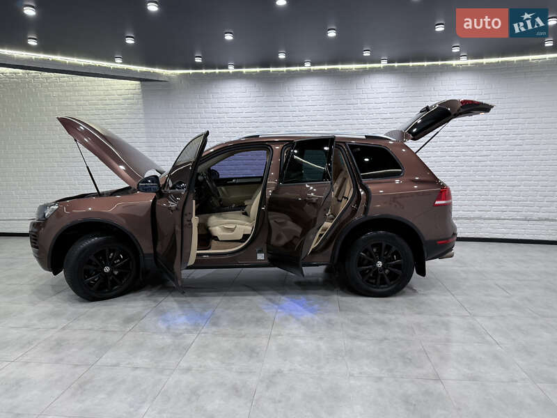 Внедорожник / Кроссовер Volkswagen Touareg 2014 в Одессе