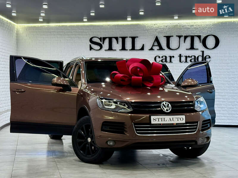 Внедорожник / Кроссовер Volkswagen Touareg 2014 в Одессе