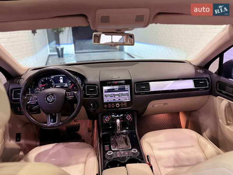 Внедорожник / Кроссовер Volkswagen Touareg 2014 в Одессе