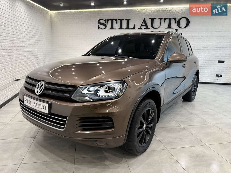 Внедорожник / Кроссовер Volkswagen Touareg 2014 в Одессе