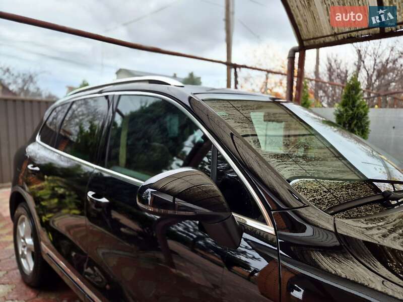 Внедорожник / Кроссовер Volkswagen Touareg 2012 в Запорожье