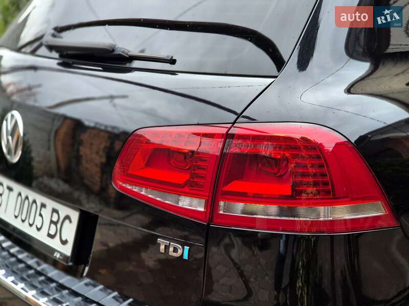 Внедорожник / Кроссовер Volkswagen Touareg 2012 в Запорожье