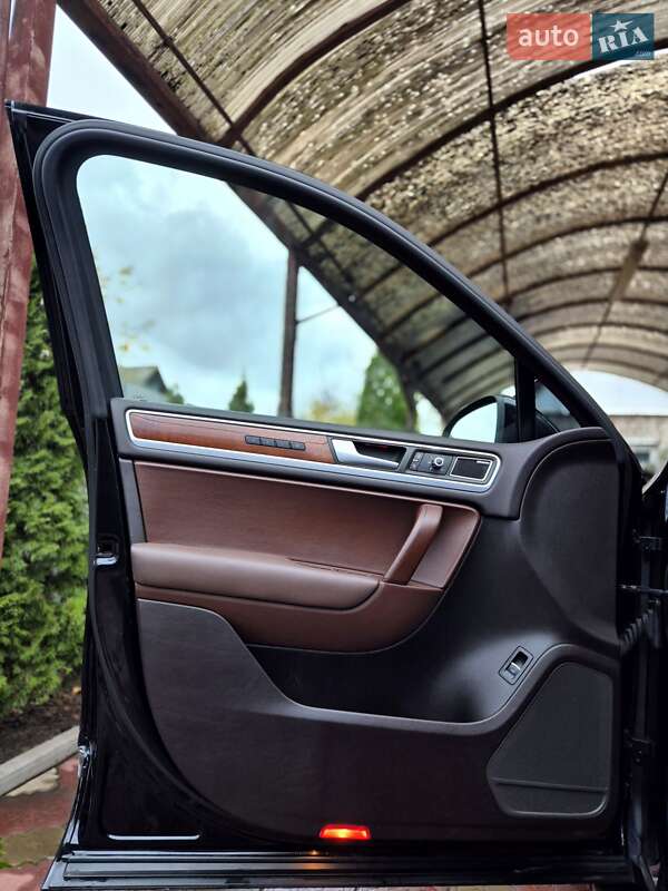 Внедорожник / Кроссовер Volkswagen Touareg 2012 в Запорожье