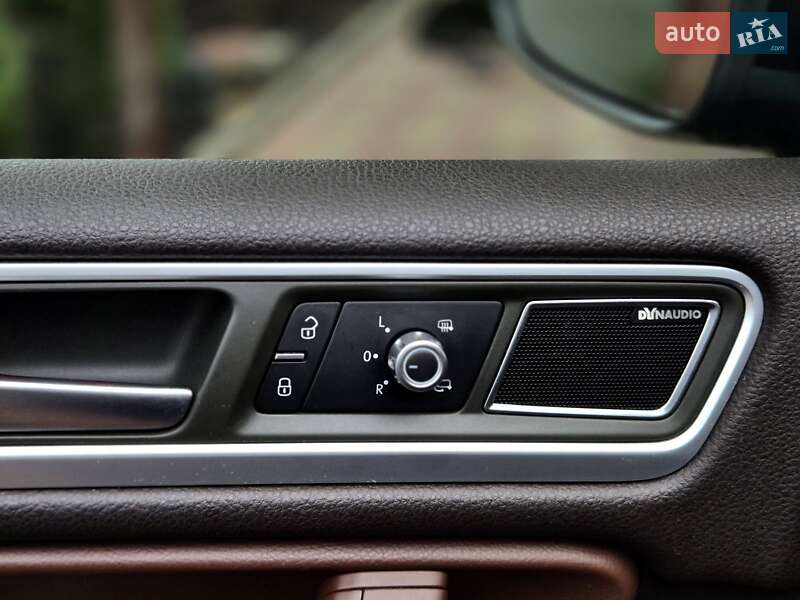 Внедорожник / Кроссовер Volkswagen Touareg 2012 в Запорожье