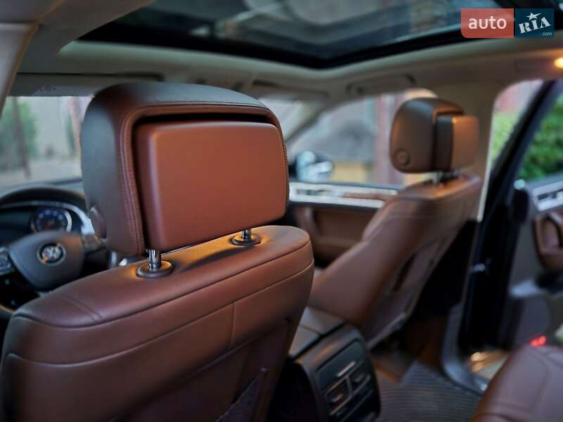 Внедорожник / Кроссовер Volkswagen Touareg 2012 в Запорожье