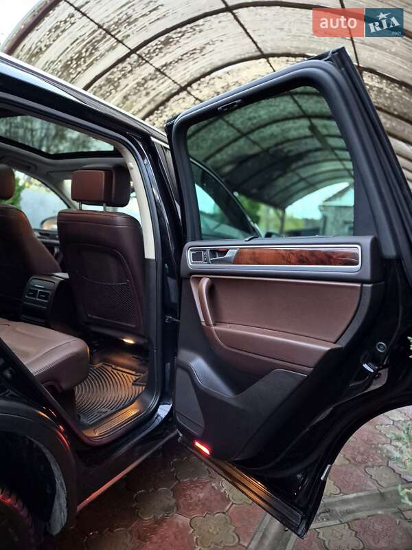 Внедорожник / Кроссовер Volkswagen Touareg 2012 в Запорожье