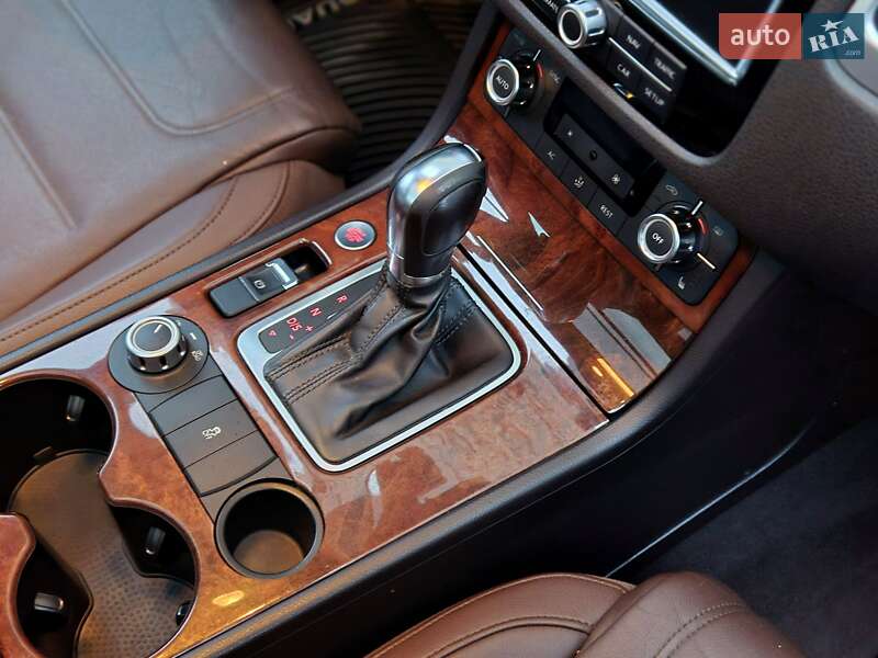 Внедорожник / Кроссовер Volkswagen Touareg 2012 в Запорожье