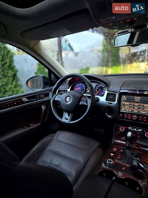 Внедорожник / Кроссовер Volkswagen Touareg 2012 в Запорожье