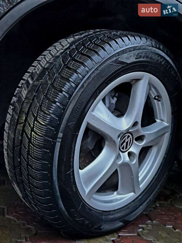 Внедорожник / Кроссовер Volkswagen Touareg 2012 в Запорожье