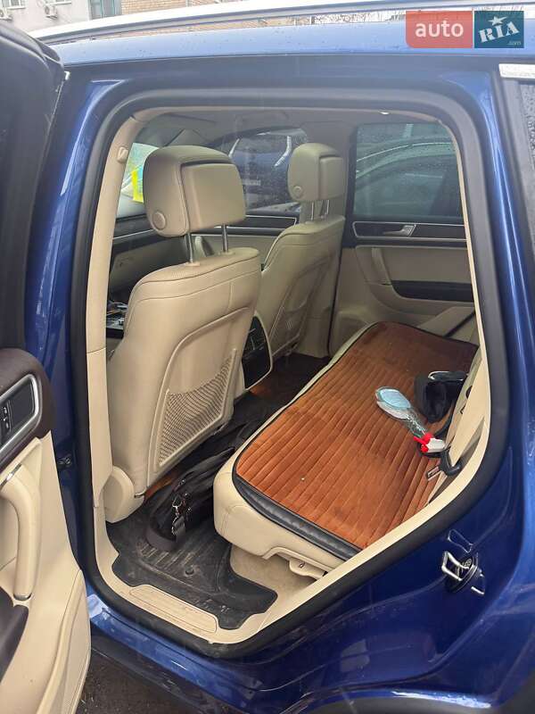 Внедорожник / Кроссовер Volkswagen Touareg 2015 в Днепре