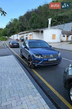Позашляховик / Кросовер Volkswagen Touareg 2015 в Дніпрі