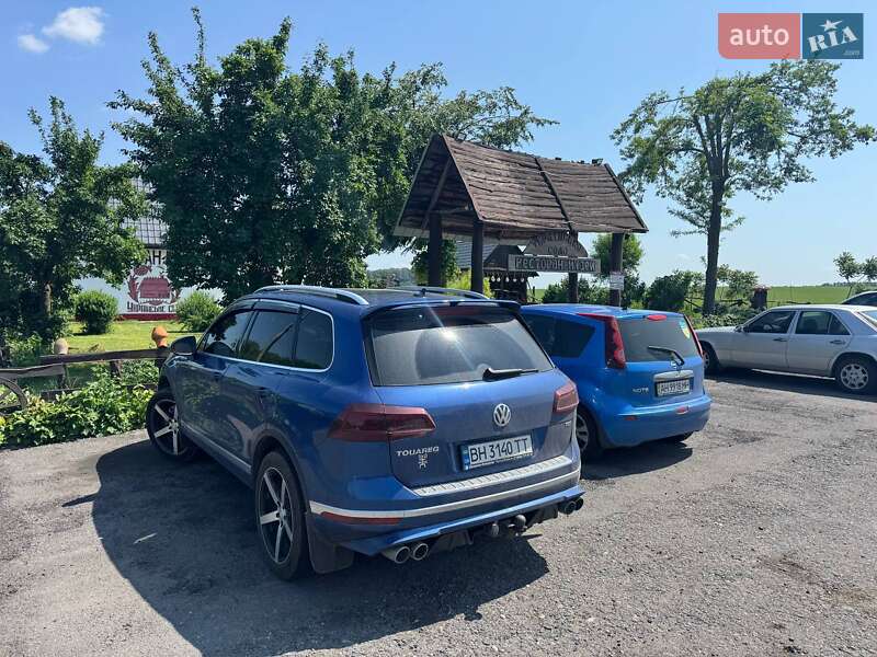 Внедорожник / Кроссовер Volkswagen Touareg 2015 в Днепре