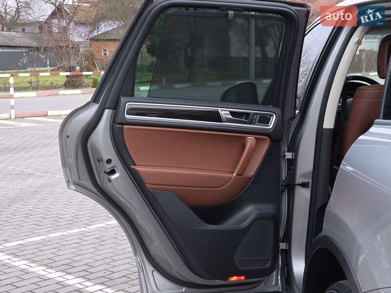 Внедорожник / Кроссовер Volkswagen Touareg 2016 в Коломые