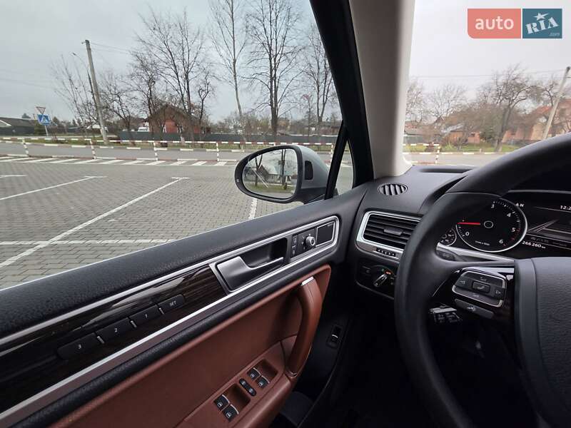 Внедорожник / Кроссовер Volkswagen Touareg 2016 в Коломые