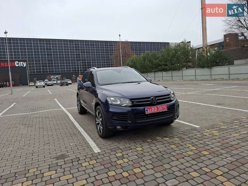 Внедорожник / Кроссовер Volkswagen Touareg 2014 в Луцке