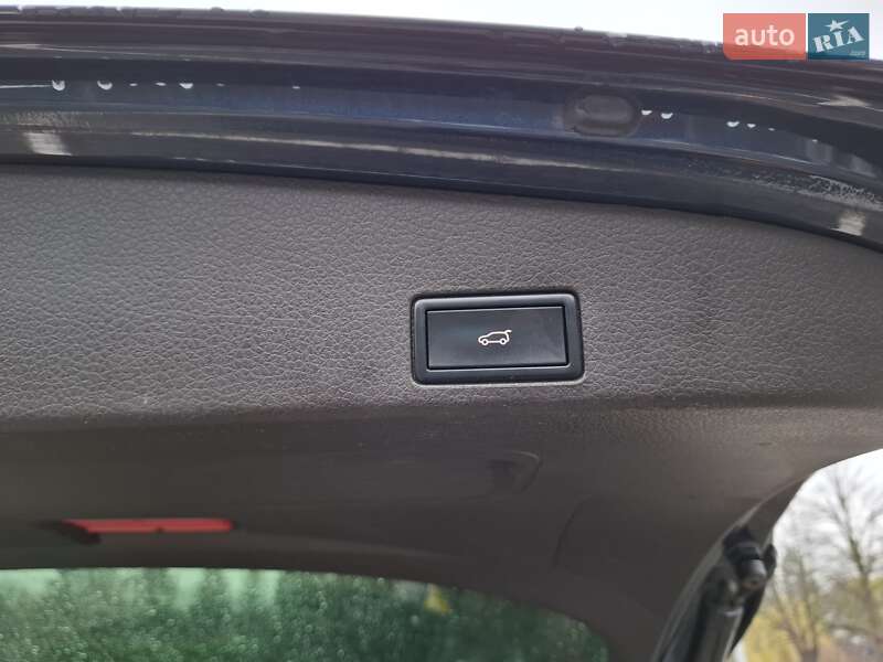 Внедорожник / Кроссовер Volkswagen Touareg 2014 в Луцке