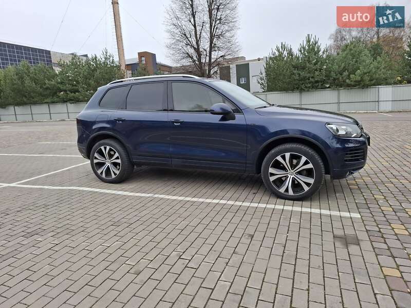Внедорожник / Кроссовер Volkswagen Touareg 2014 в Луцке