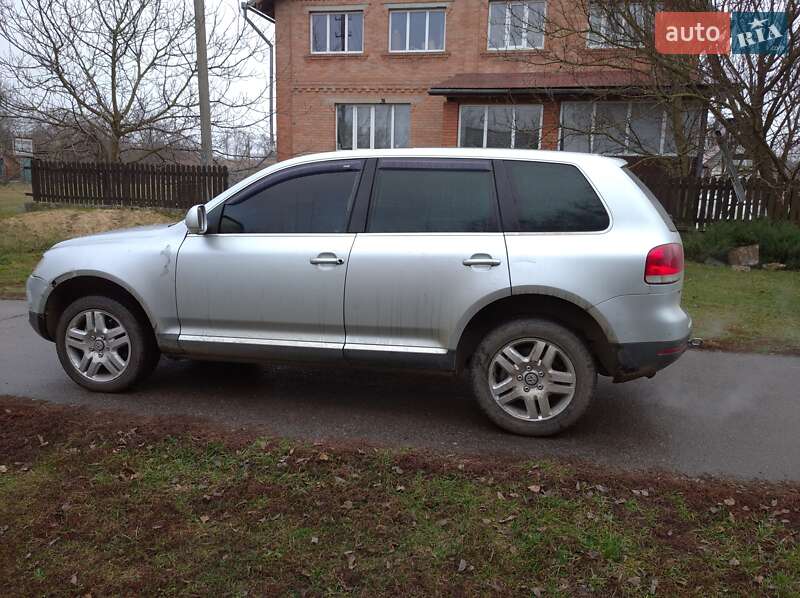 Внедорожник / Кроссовер Volkswagen Touareg 2005 в Ромнах