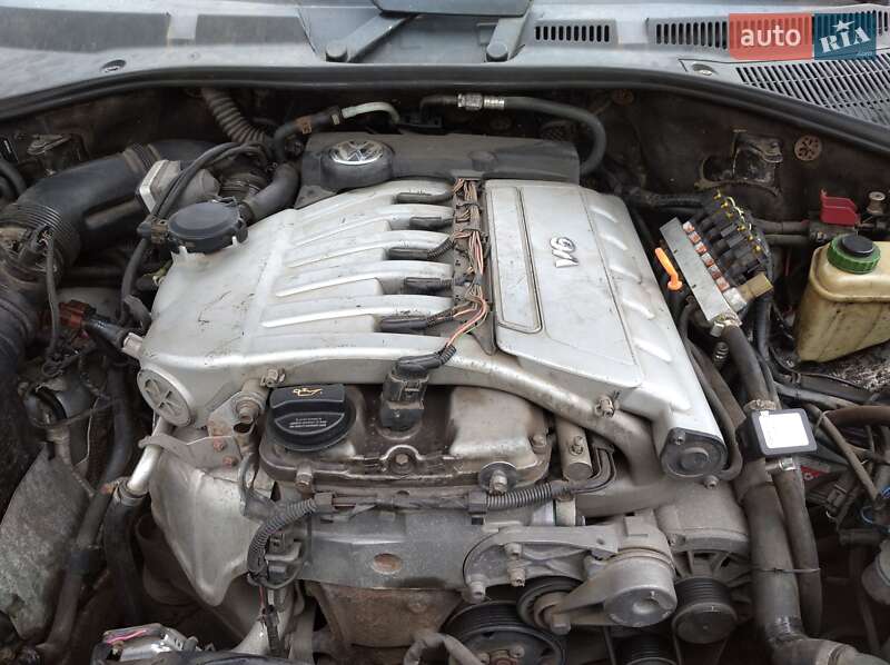 Внедорожник / Кроссовер Volkswagen Touareg 2005 в Ромнах