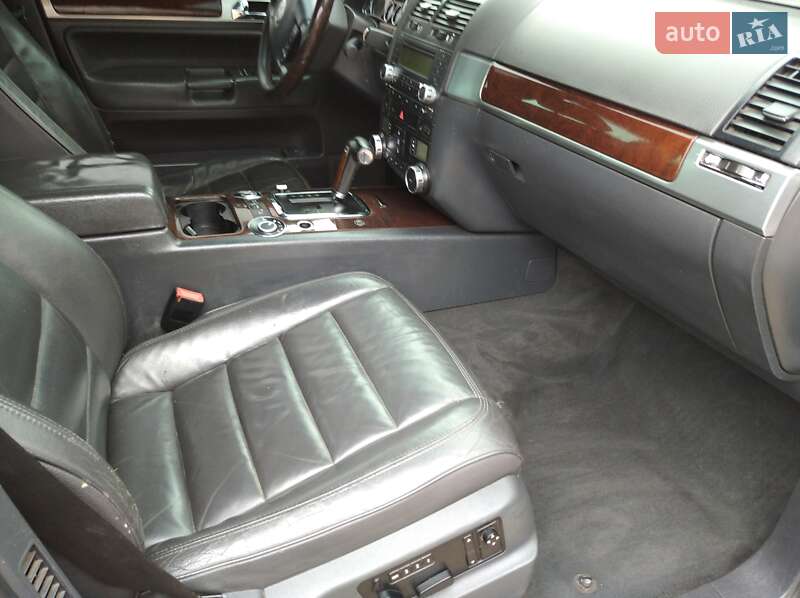 Внедорожник / Кроссовер Volkswagen Touareg 2005 в Ромнах