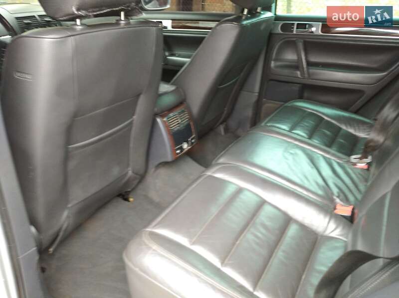 Внедорожник / Кроссовер Volkswagen Touareg 2005 в Ромнах