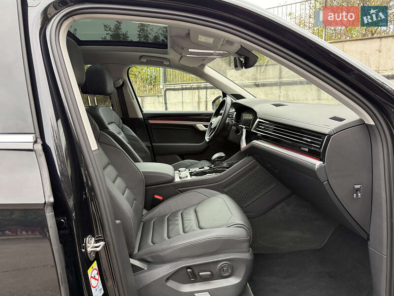 Внедорожник / Кроссовер Volkswagen Touareg 2021 в Ровно