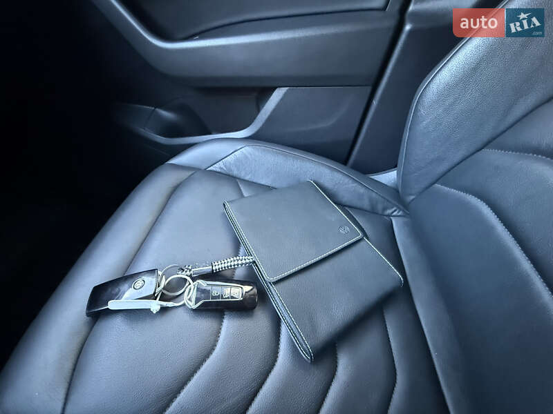 Внедорожник / Кроссовер Volkswagen Touareg 2018 в Одессе